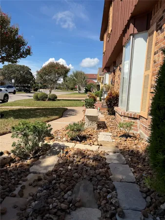 a view of a yard with plants