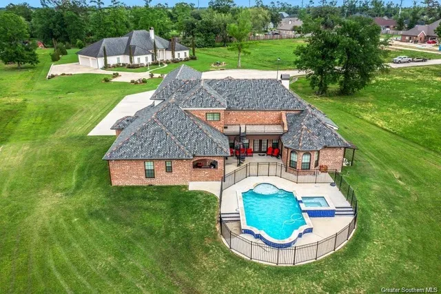$1,069,000 | 5627 Lutte Tigre Lane, Lake Charles, LA 70605