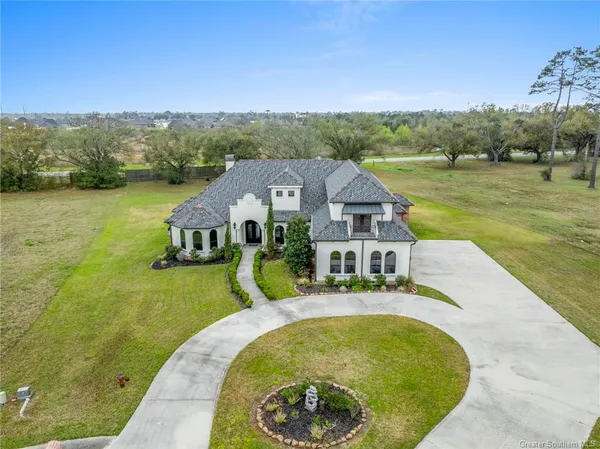 $1,049,000 | 5627 Lutte Tigre Lane, Lake Charles, LA 70605