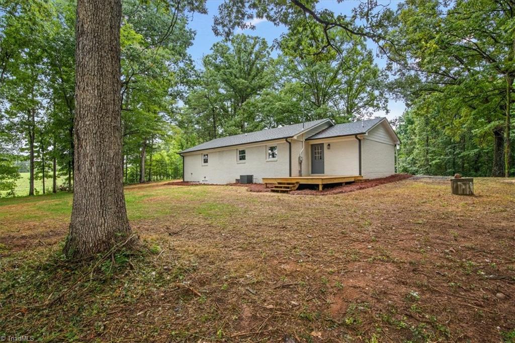 244 Atkinson Road Siloam, NC 27047 - Photo 4 of 24