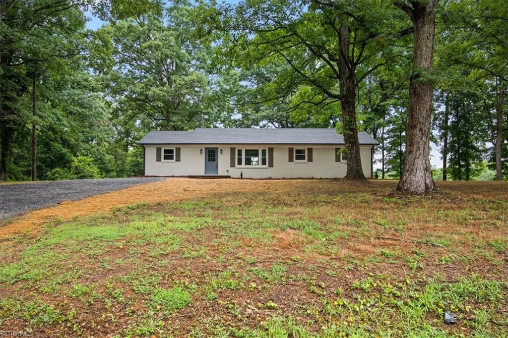 244 Atkinson Road Siloam, NC 27047 - Photo 5 of 24