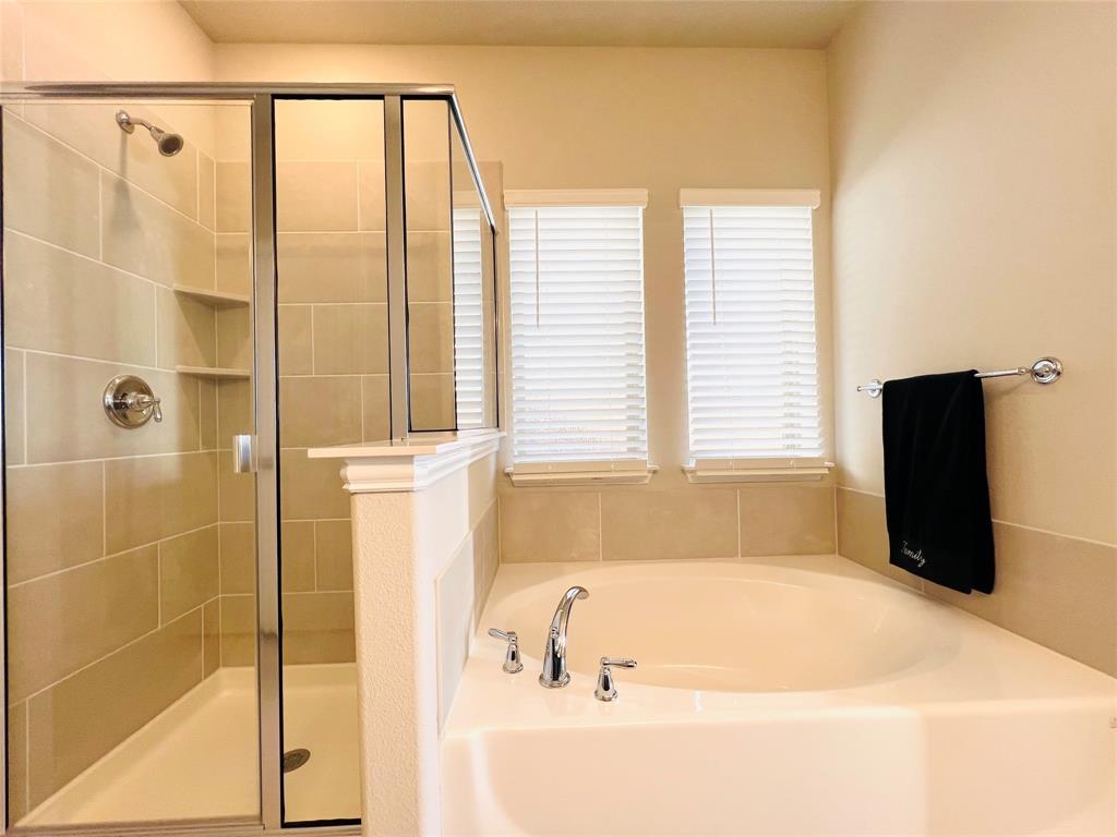 3305 Cross Shr Drive Anna, TX 75409 - Photo 20 of 31 Bathroom with independent shower and bath