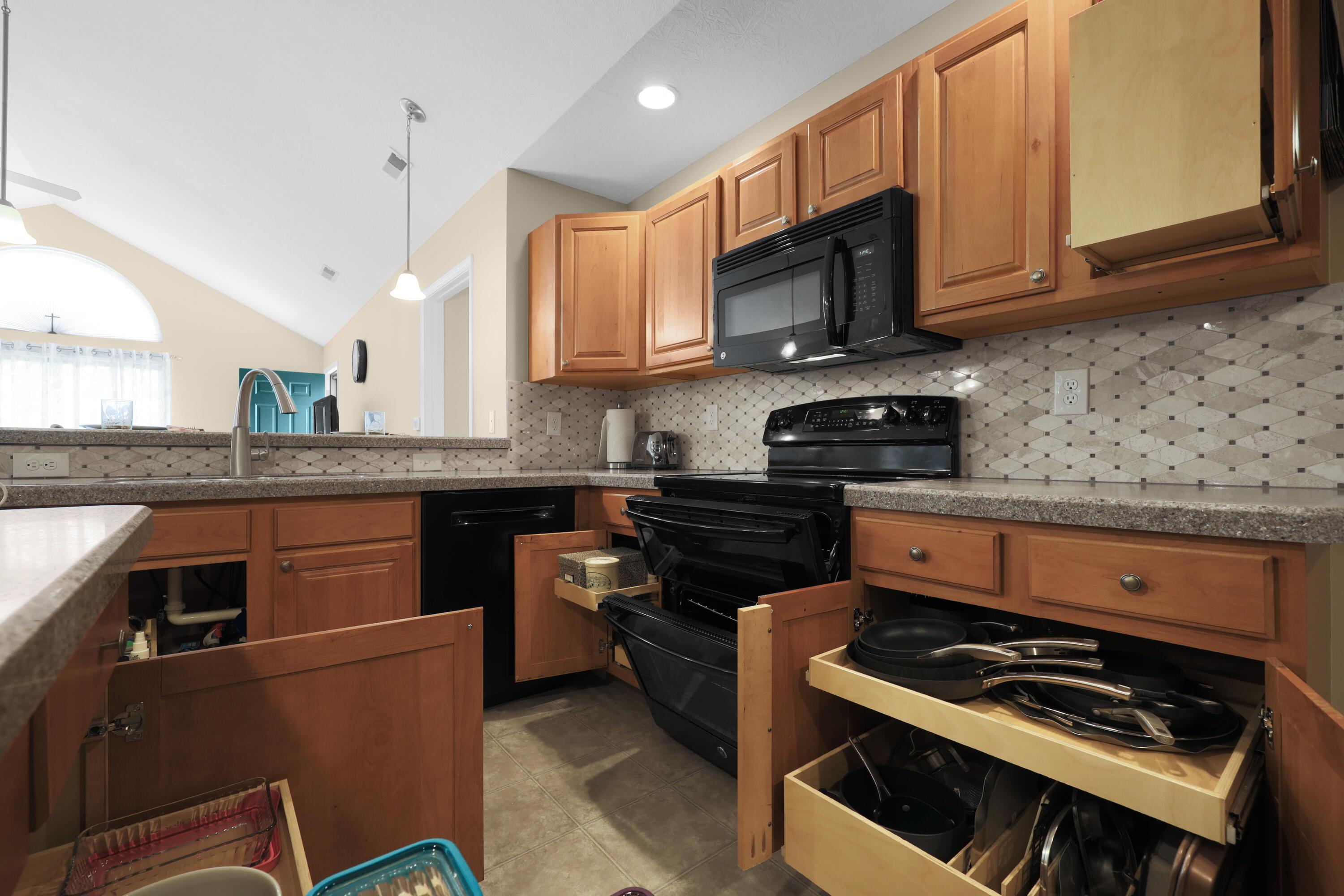 5685 White Goose Road Westerville, OH 43081 - Photo 13 of 37 "Shelf-Genie" organizational systems