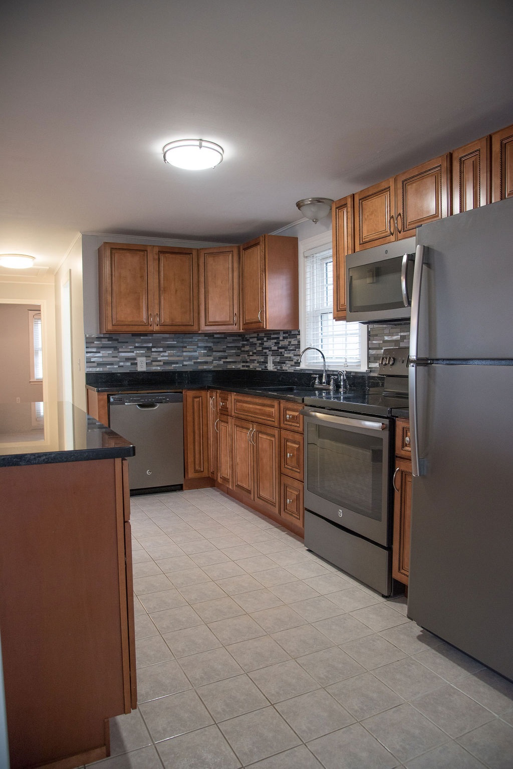 601 Cilley Road Manchester, NH 03103 - Photo 7 of 39