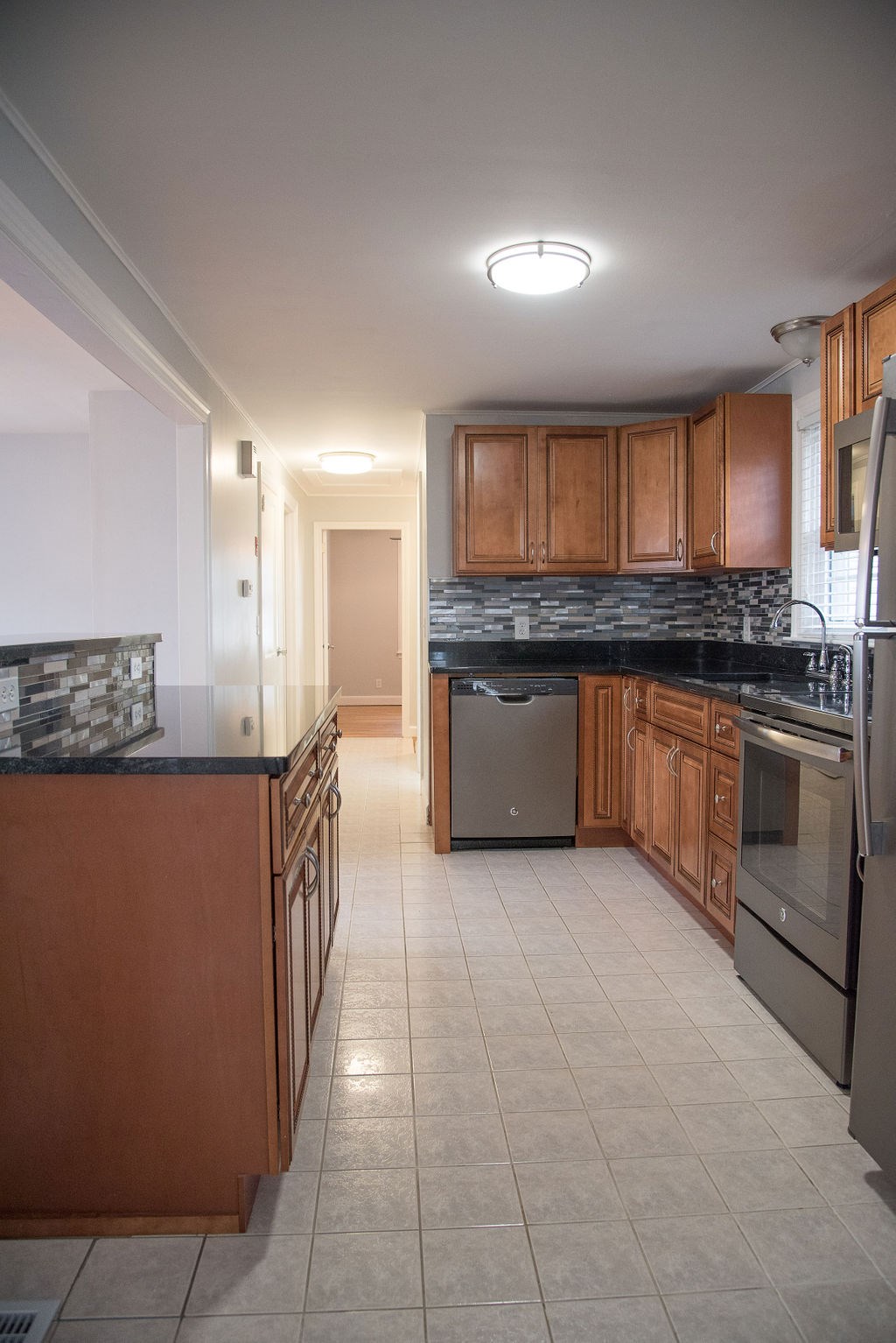 601 Cilley Road Manchester, NH 03103 - Photo 8 of 39