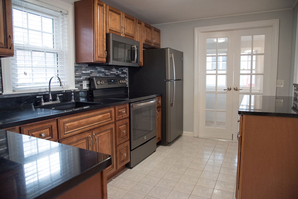 601 Cilley Road Manchester, NH 03103 - Photo 9 of 39