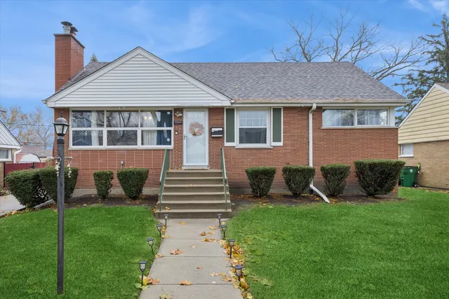 $324,900 | 1119 Newcastle Avenue, Westchester, IL 60154