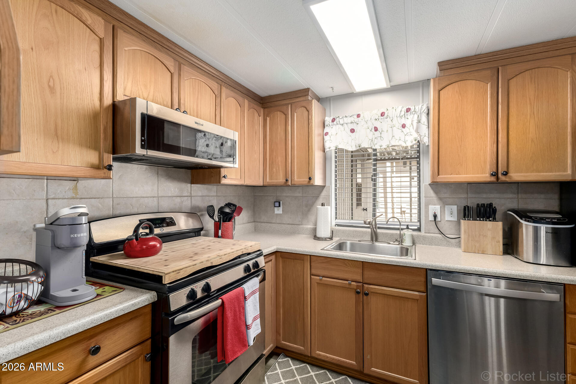 303 South Recker Road, Unit 81 Mesa, AZ 85206 - Photo 10 of 31 Kitchen