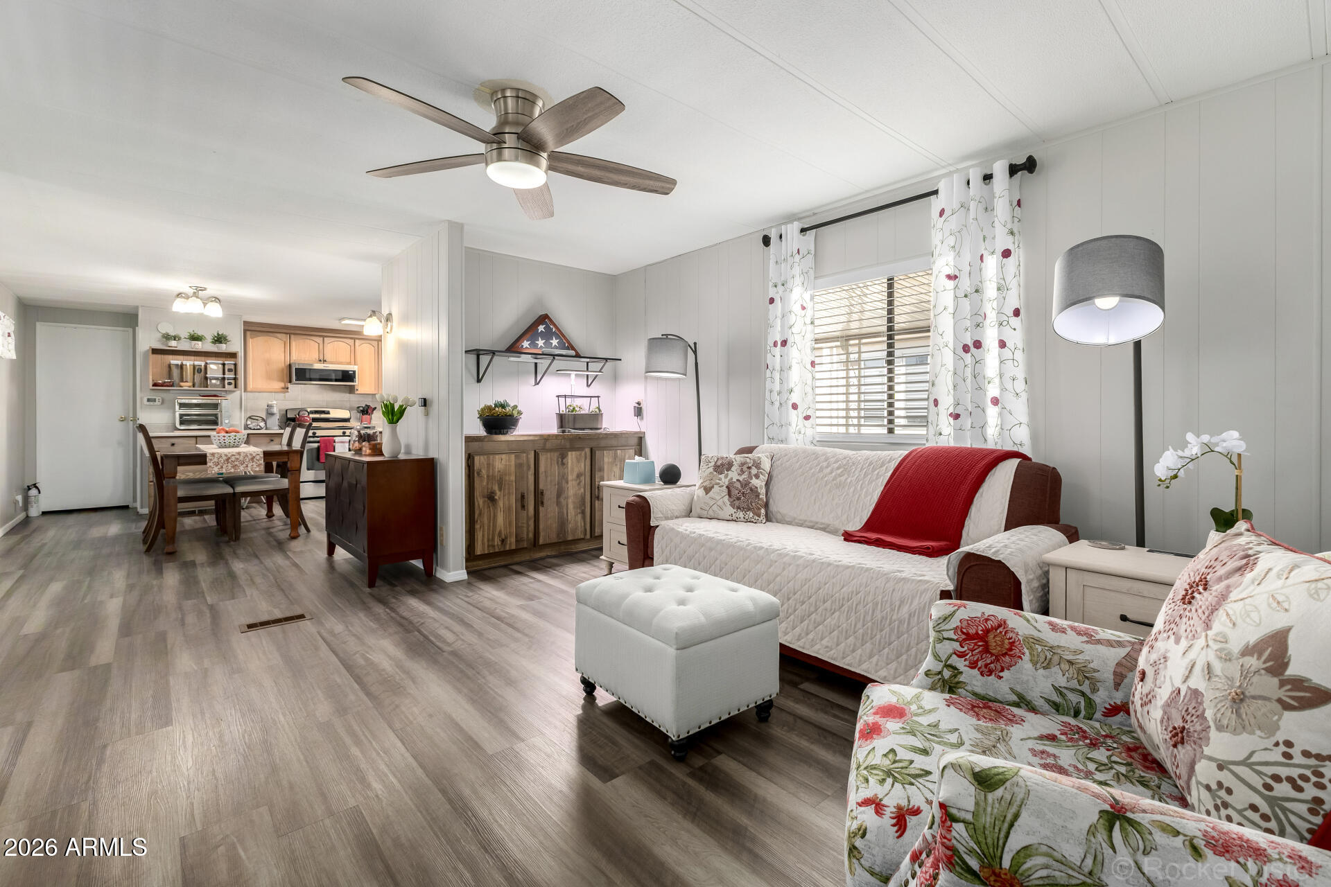 303 South Recker Road, Unit 81 Mesa, AZ 85206 - Photo 6 of 31 Living Room