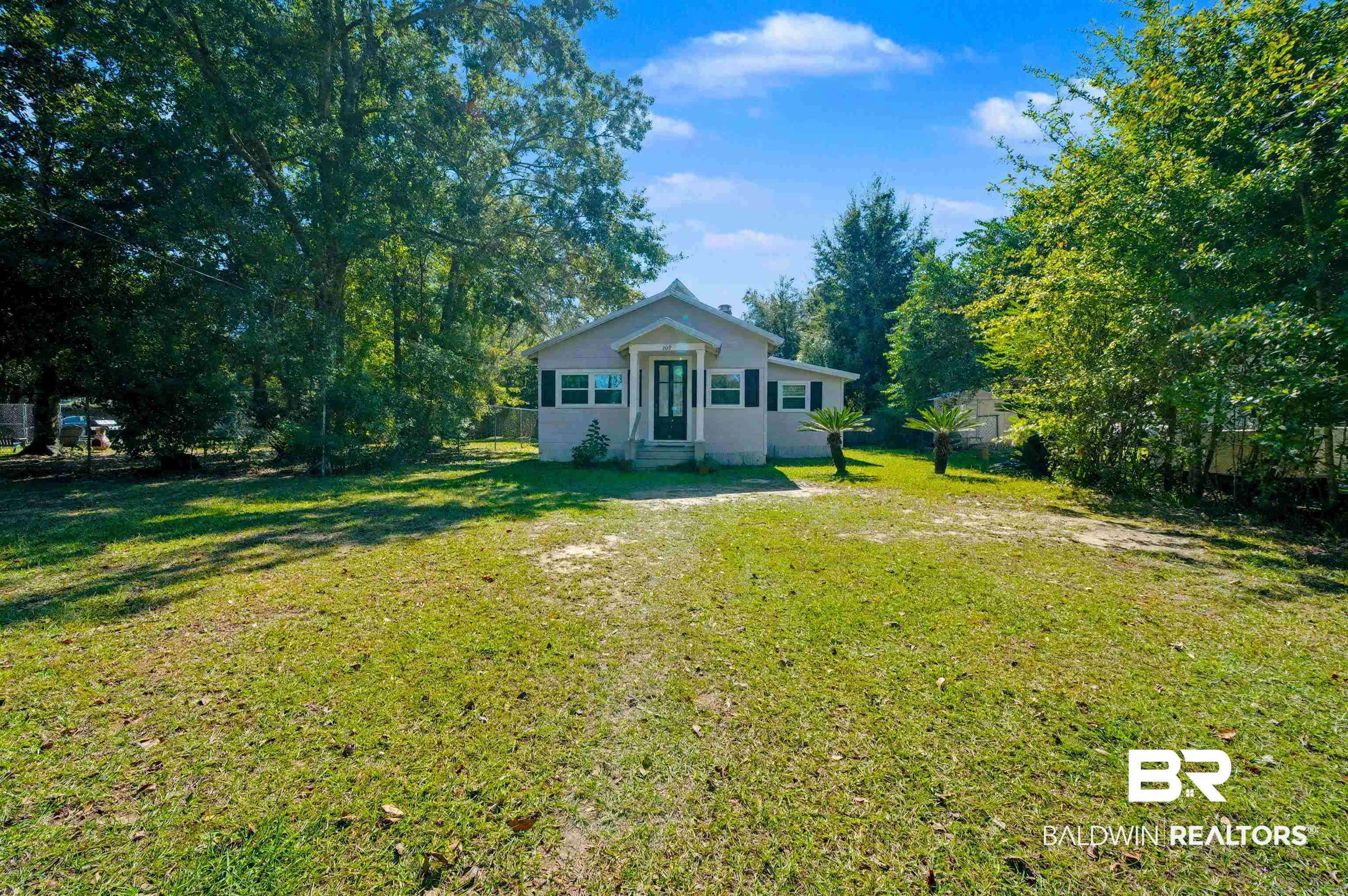 209 West Magnolia Avenue Foley, AL 36535 - Photo 3 of 23 View of front facade