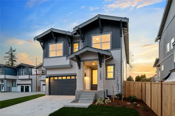 $999,990 | 19403 118th Avenue Southeast, Kent, WA 98031