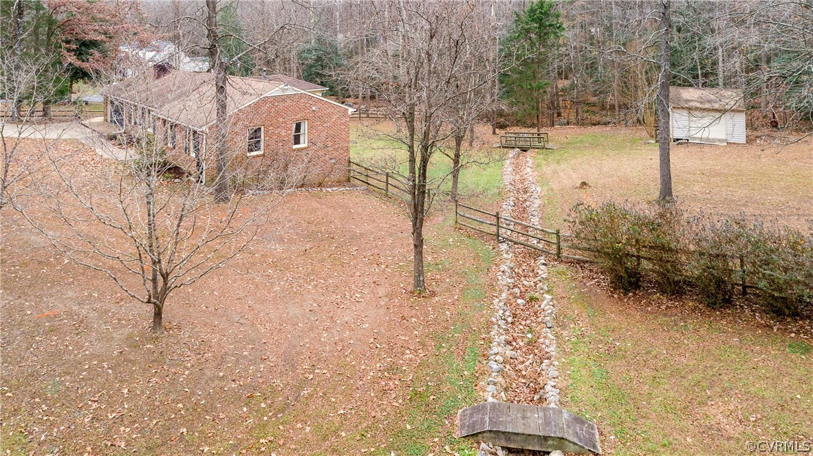 10108 Spring Run Road Chesterfield, VA 23832 - Photo 5 of 36 a view of a yard with wooden fence