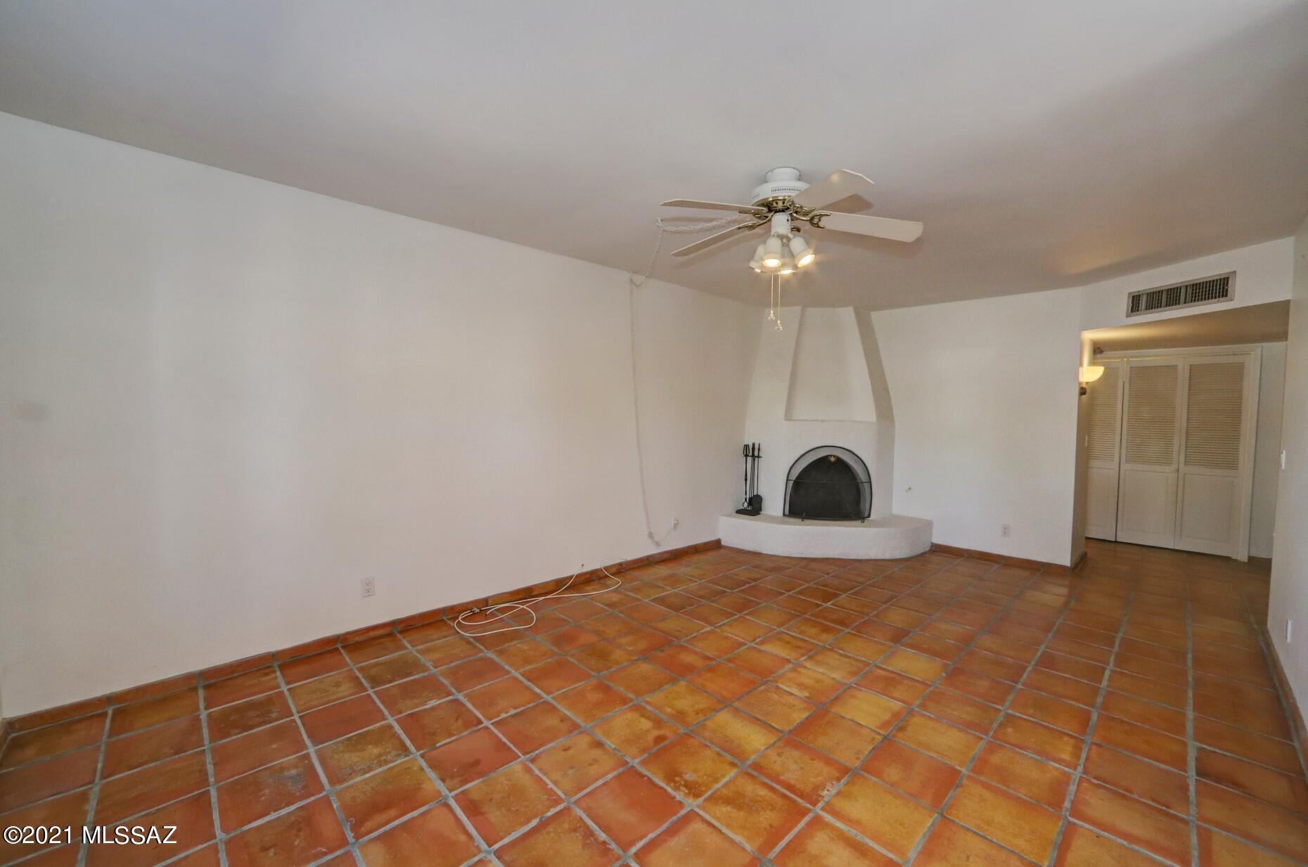 660 East River Road, Unit I Tucson, AZ 85704 - Photo 9 of 37