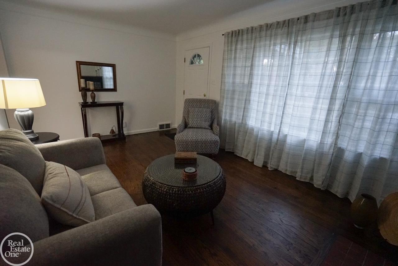8600 Harding Street Center Line, MI 48015 - Photo 2 of 10