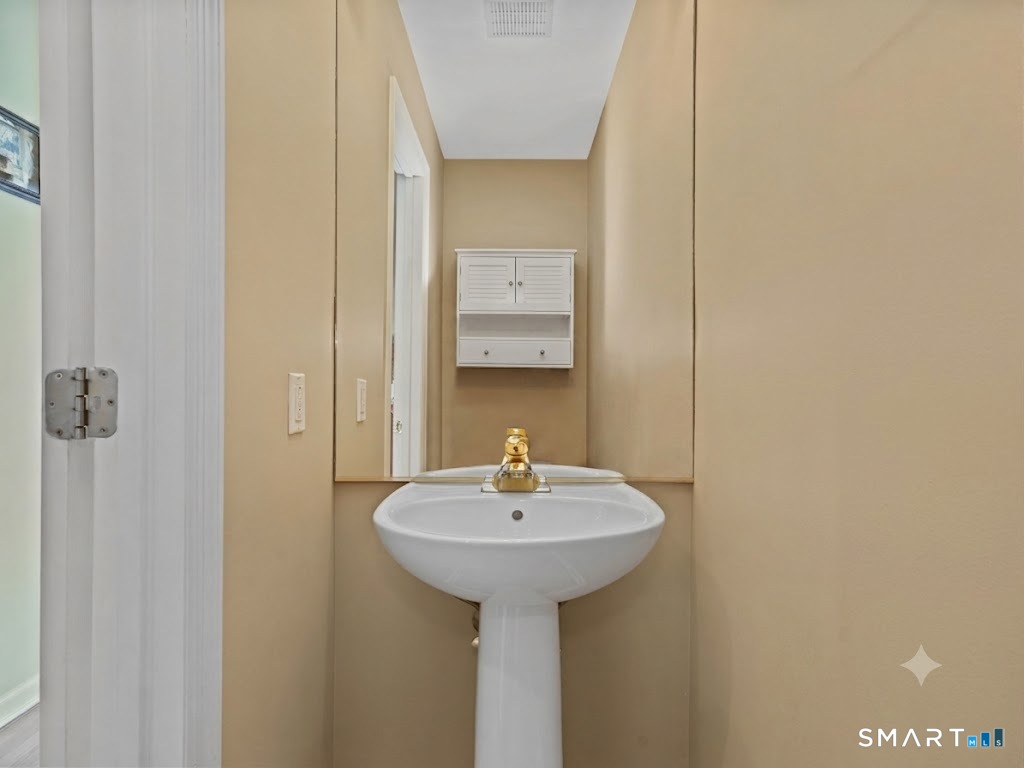 180 Turn Of River Road, Unit 13A Stamford, CT 06905 - Photo 15 of 40