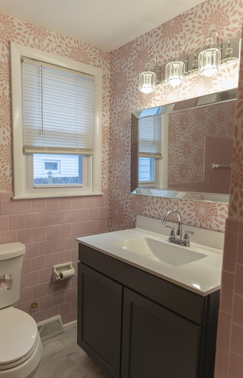 28 Gordon Street Worcester, MA 01604 - Photo 17 of 29