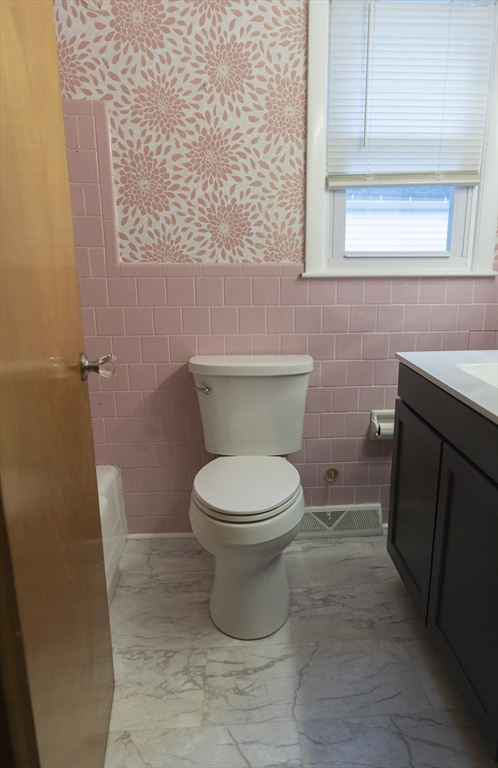 28 Gordon Street Worcester, MA 01604 - Photo 18 of 29