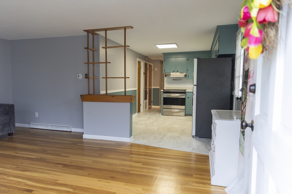 28 Gordon Street Worcester, MA 01604 - Photo 4 of 29