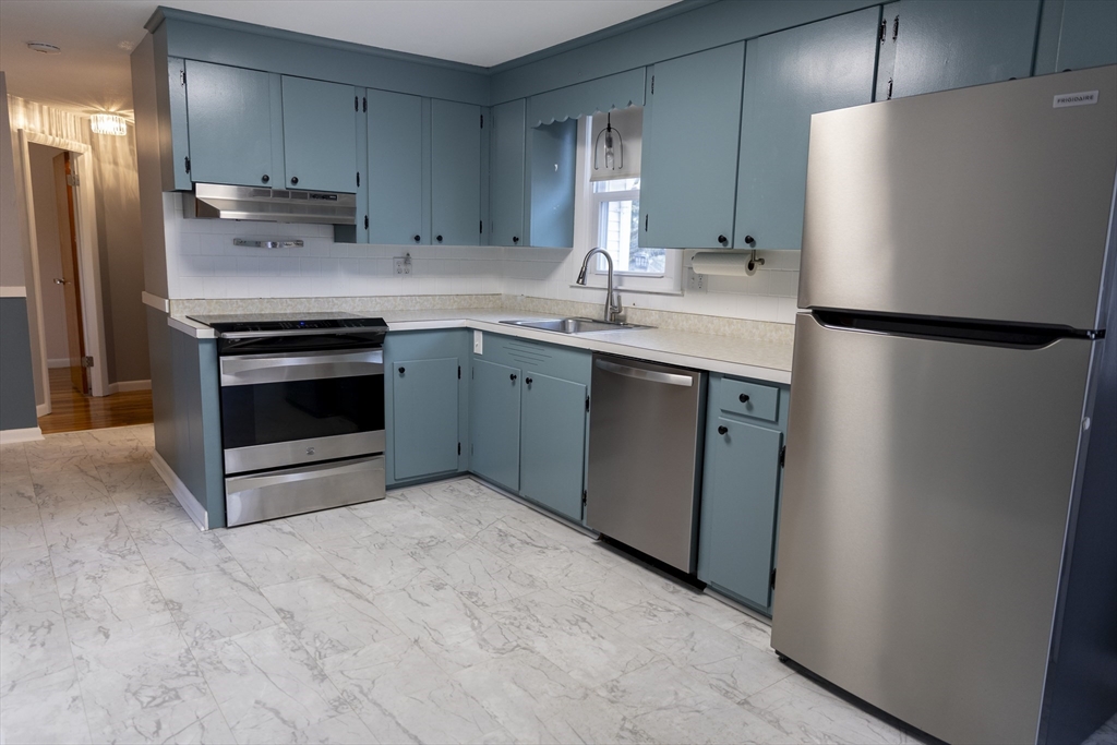 28 Gordon Street Worcester, MA 01604 - Photo 5 of 29