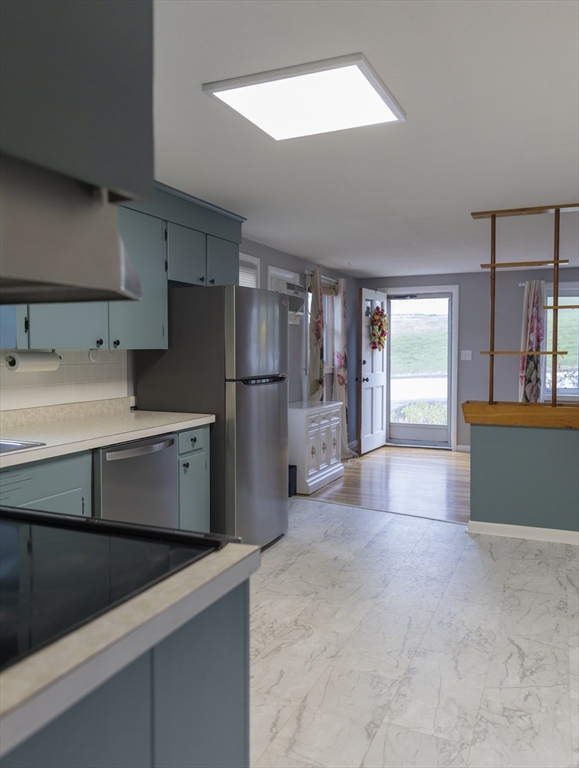 28 Gordon Street Worcester, MA 01604 - Photo 8 of 29