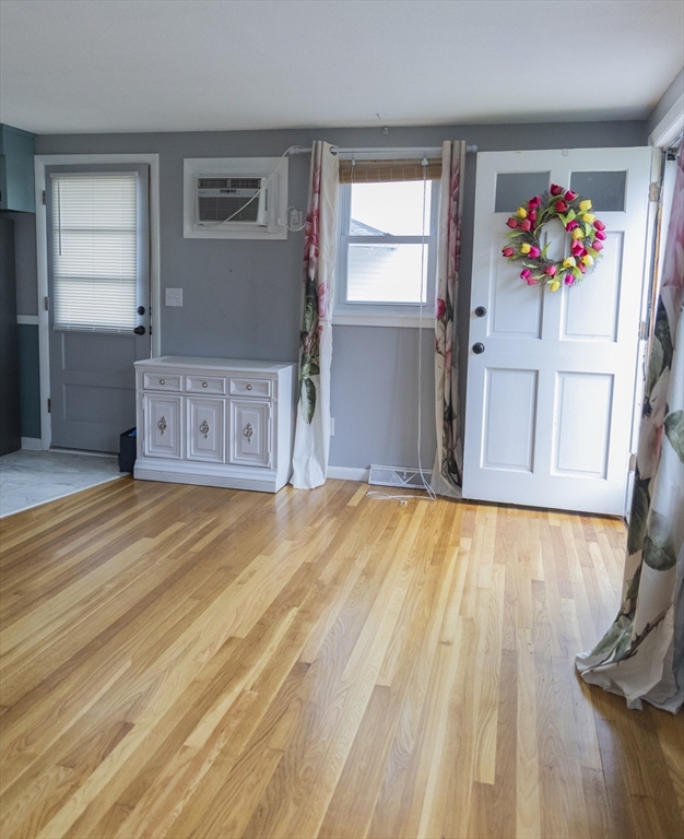 28 Gordon Street Worcester, MA 01604 - Photo 9 of 29