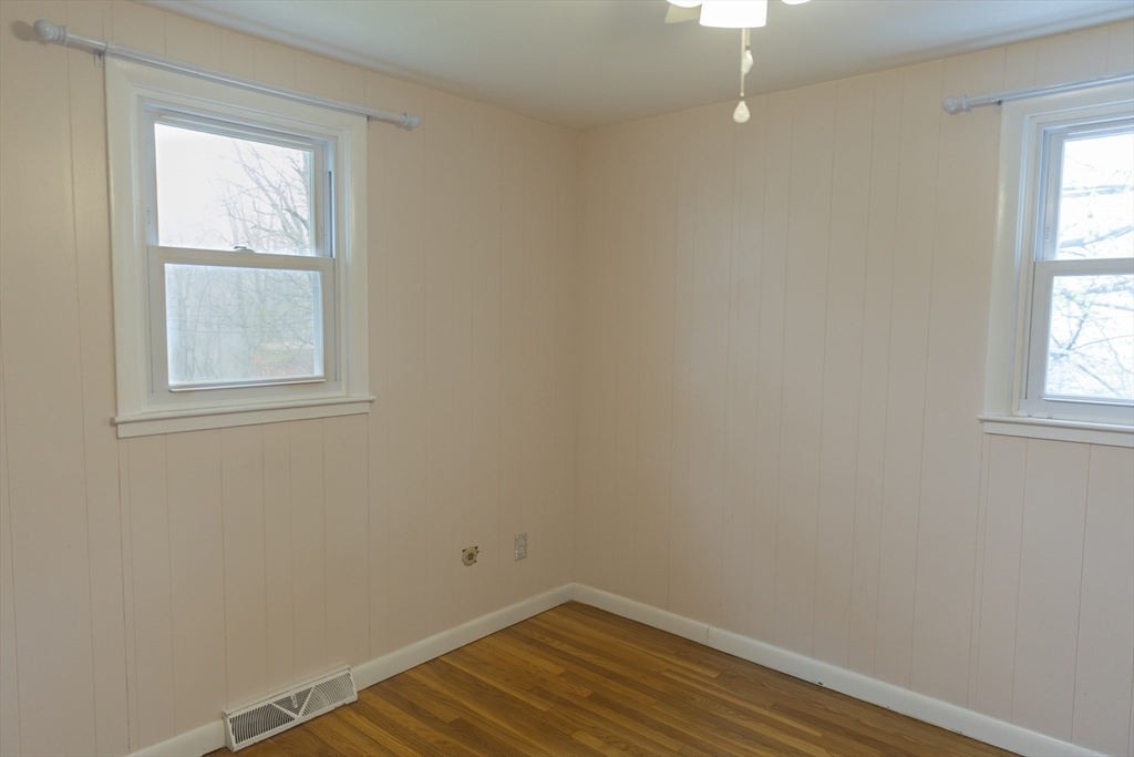 28 Gordon Street Worcester, MA 01604 - Photo 10 of 29