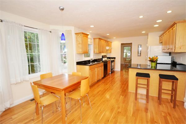 7 Charlesmere Road Billerica, MA 01862 - Photo 3 of 11 Gallery Image 3