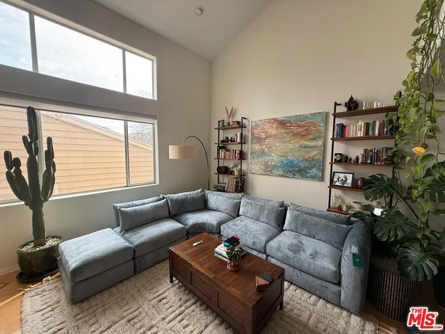 $825,000 | 10924 Bloomfield Street, Unit 6, North Hollywood, CA 91602