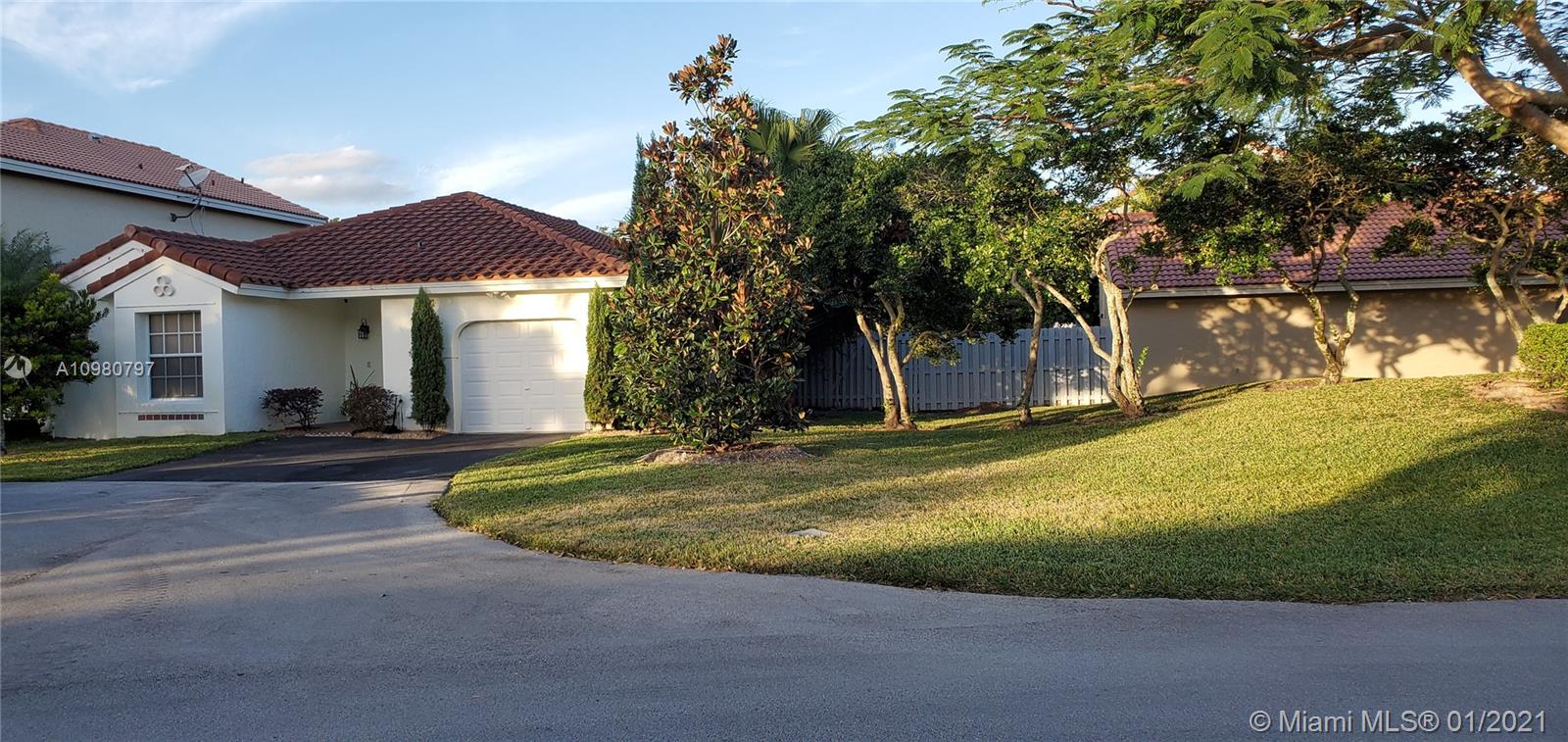 1447 Garden Road Weston, FL 33326 - Photo 4 of 39 Gallery Image 4
