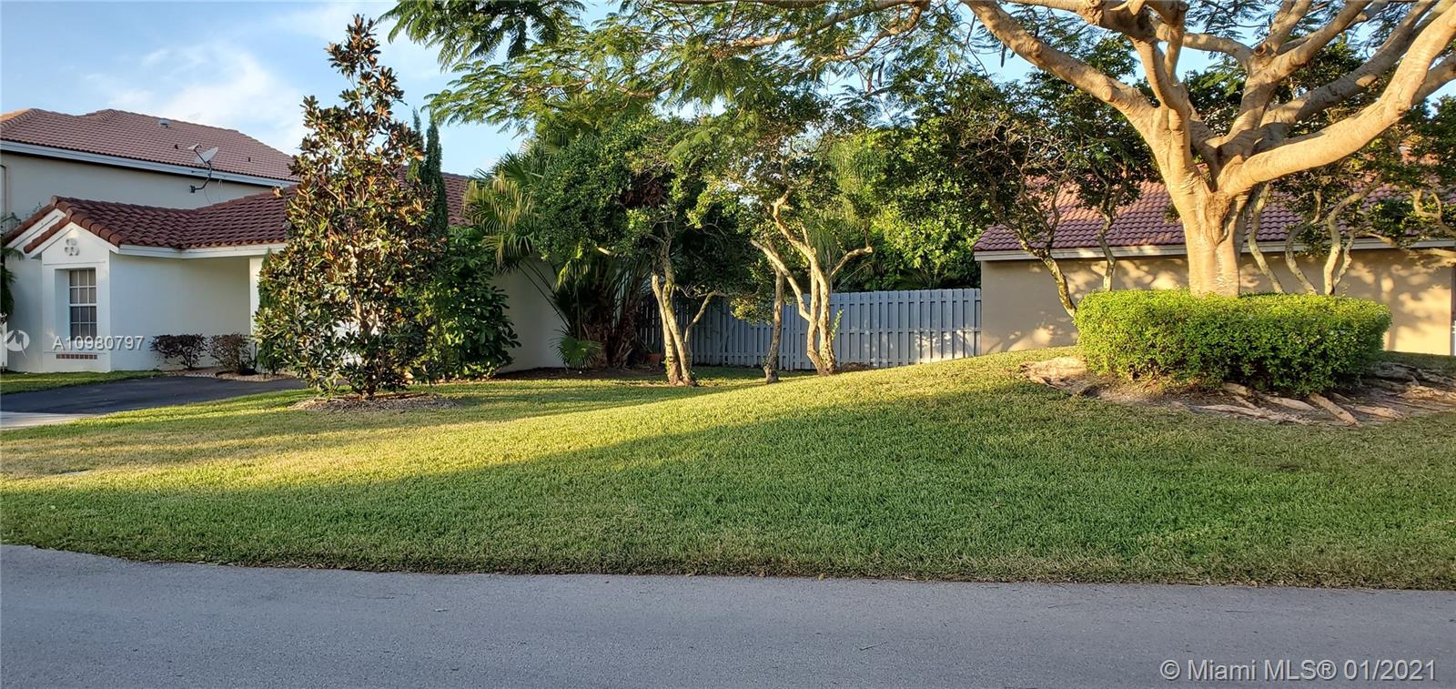1447 Garden Road Weston, FL 33326 - Photo 5 of 39 Gallery Image 5