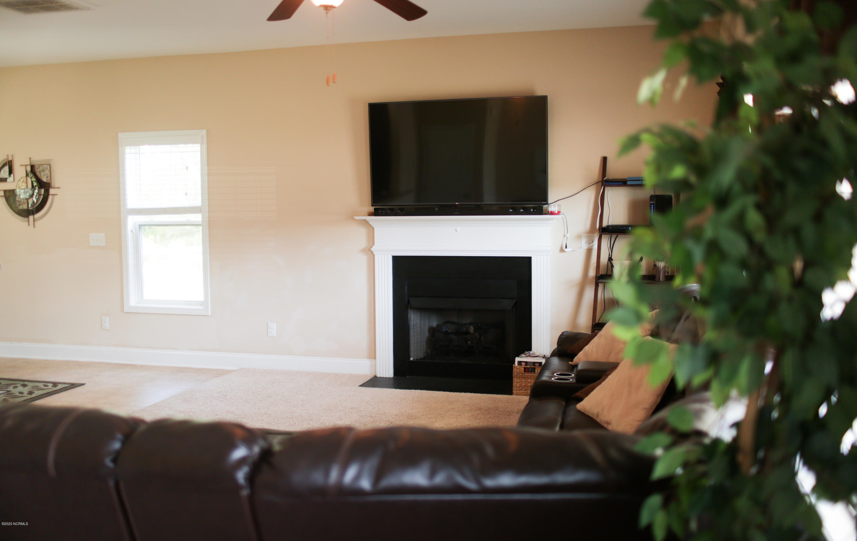 147 Peytons Ridge Drive Hubert, NC 28539 - Photo 5 of 29 Living Room