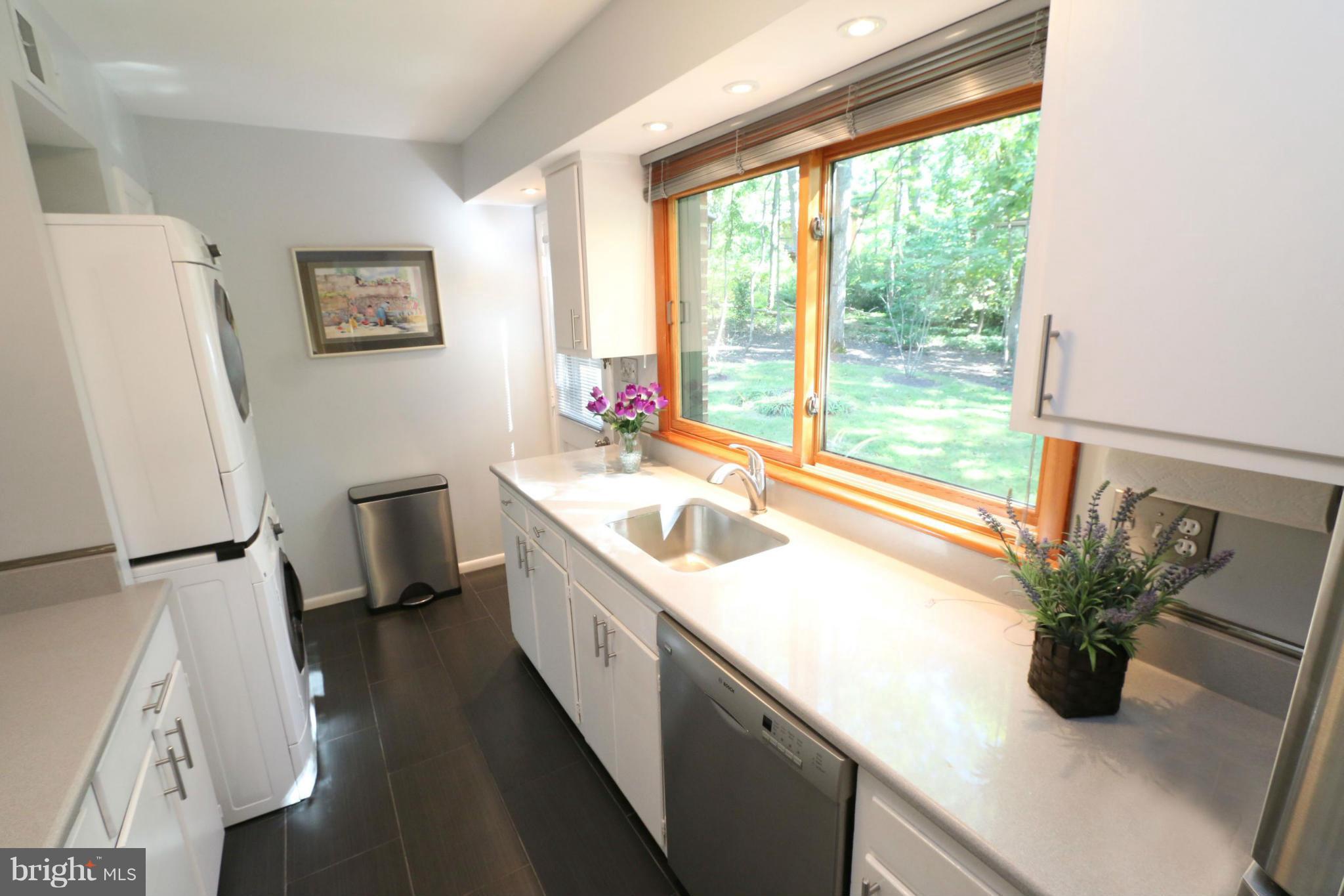 11235 South Shore Road Reston, VA 20190 - Photo 8 of 27 Kitchen