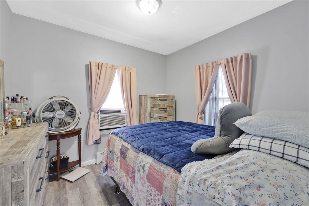 43 Agnes Street Springfield, MA 01118 - Photo 22 of 37