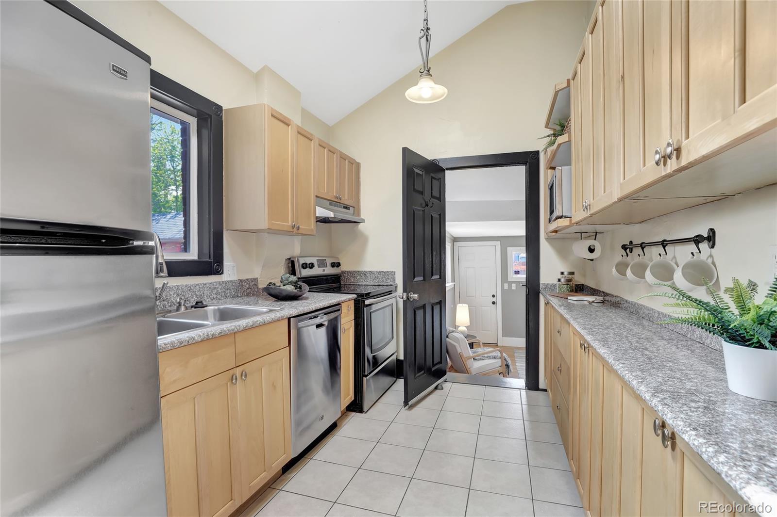 457 Fox Street Denver, CO 80204 - Photo 10 of 33