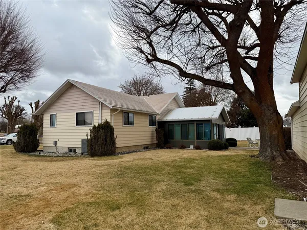 a view of house with a yard