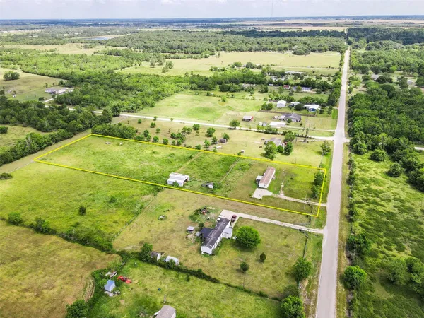 $300,000 | 9860 County Road 200, Alvin, TX 77511