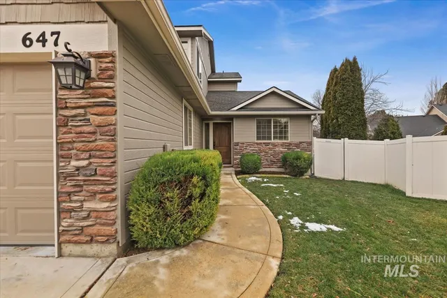 $440,000 | 647 North Shadowfox Place, Eagle, ID 83616