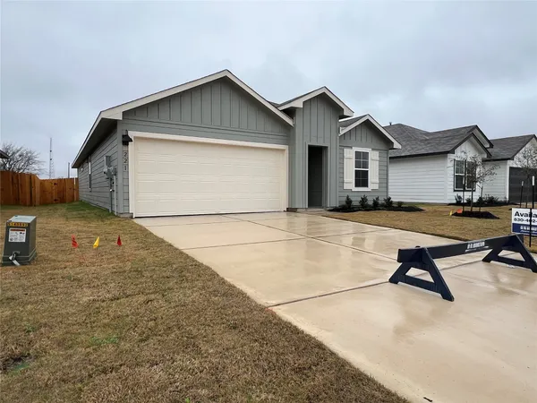 $2,250 | 221 Wirecrested Drive, Lockhart, TX 78644