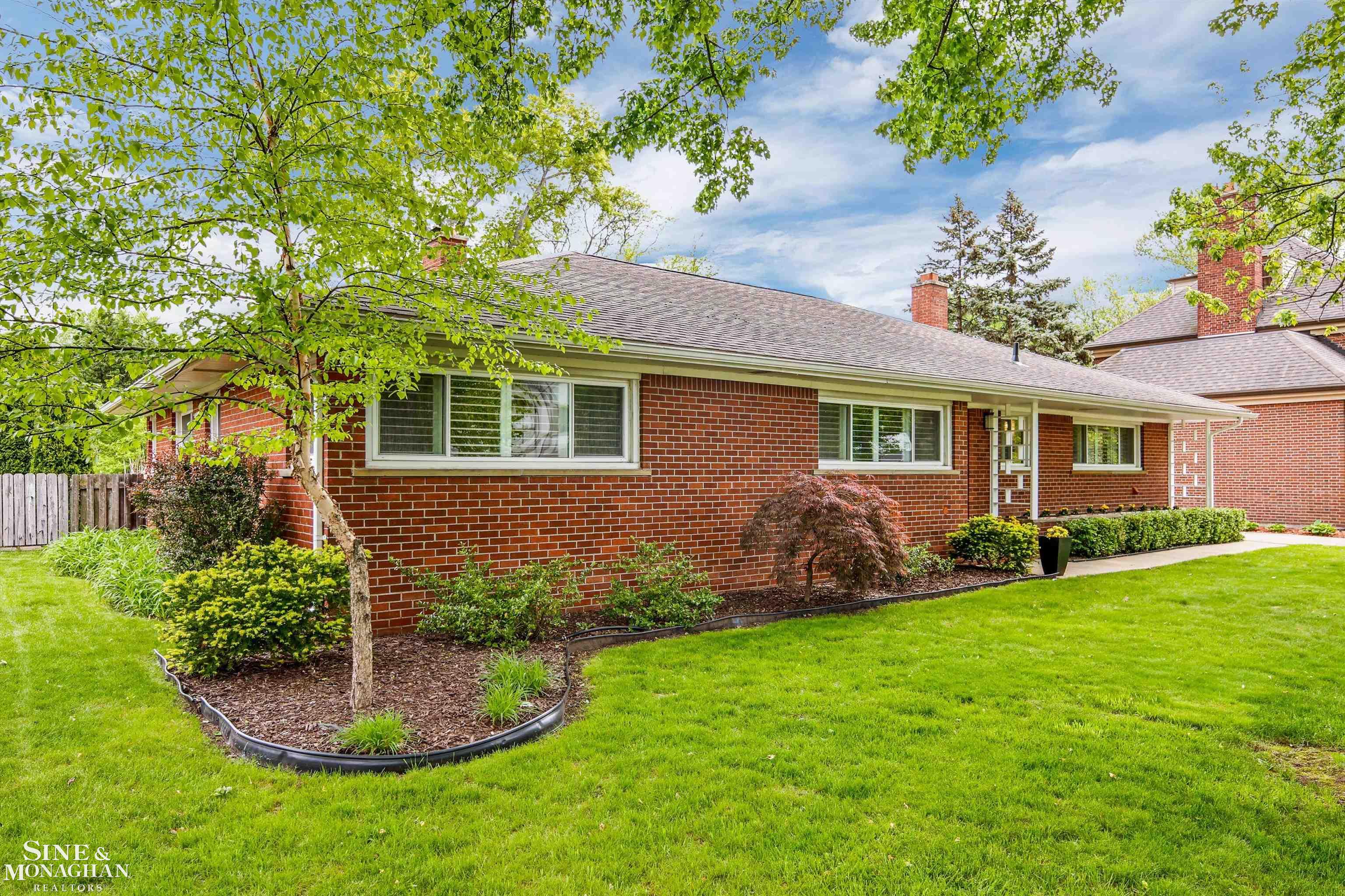 50 Hampton Road Grosse Pointe, MI 48236 - Photo 29 of 37 50142200-57203a6a-a68d-4b3b-9f26-d13039a4c3a7.JPG