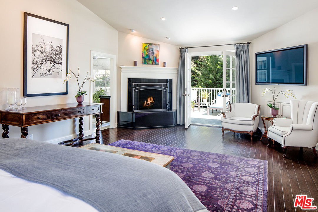 428 Homewood Road Los Angeles, CA 90049 - Photo 11 of 20 Gallery Image 11