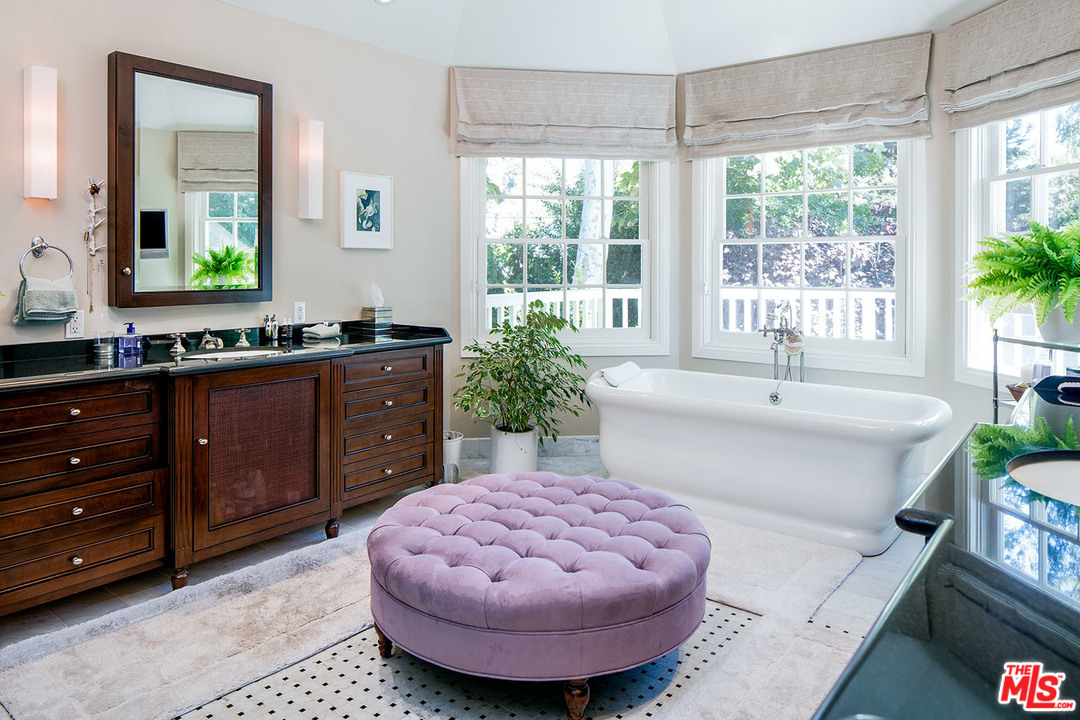 428 Homewood Road Los Angeles, CA 90049 - Photo 12 of 20 Gallery Image 12