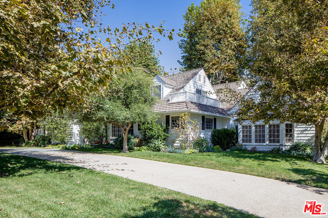 428 Homewood Road Los Angeles, CA 90049 - Photo 19 of 20 Gallery Image 19