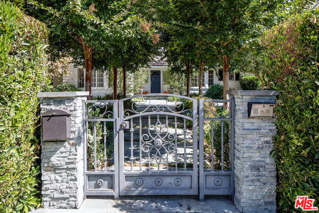428 Homewood Road Los Angeles, CA 90049 - Photo 20 of 20 Gallery Image 20