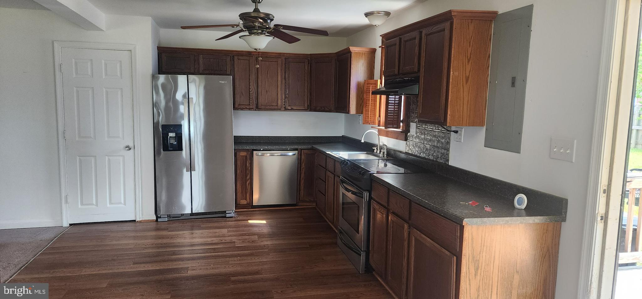 127 Riverview Circle Colonial Beach, VA 22443 - Photo 38 of 147 Main House Kitchen