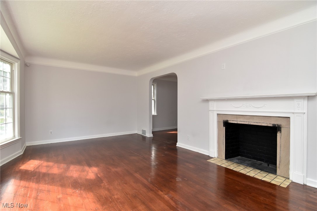 1084 Rushleigh Road Cleveland Heights, OH 44121 - Photo 4 of 30