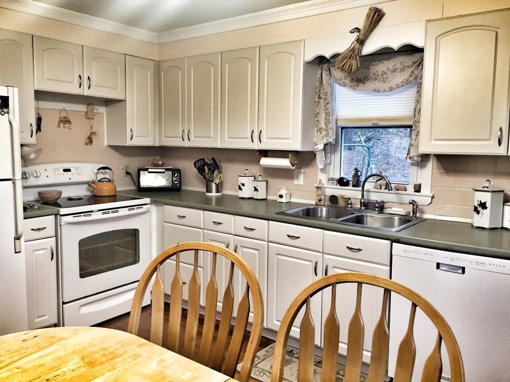 25 Moon Road Lynn, MA 01904 - Photo 9 of 27 Gallery Image 9