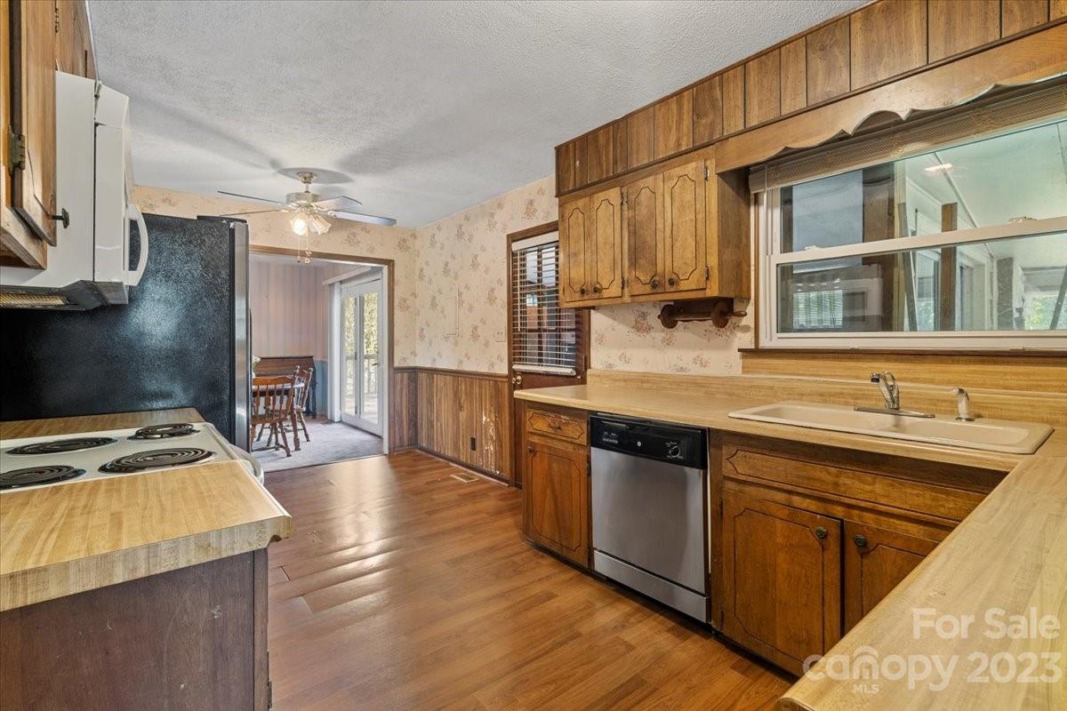 305 Smith Road Mount Holly, NC 28120 - Photo 8 of 24 Gallery Image 8