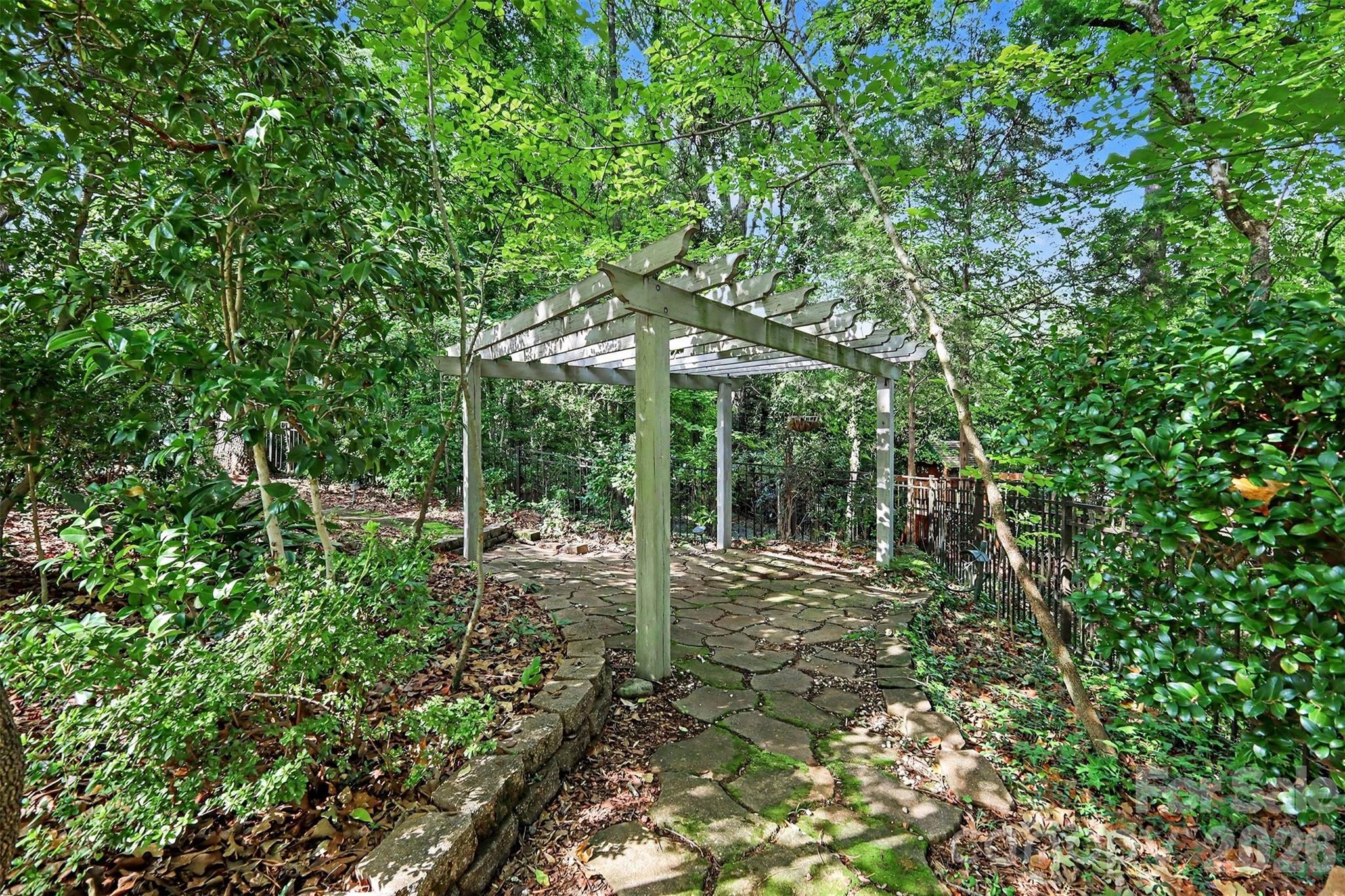 6122 Yellowood Road Charlotte, NC 28210 - Photo 39 of 42 Gallery Image 39