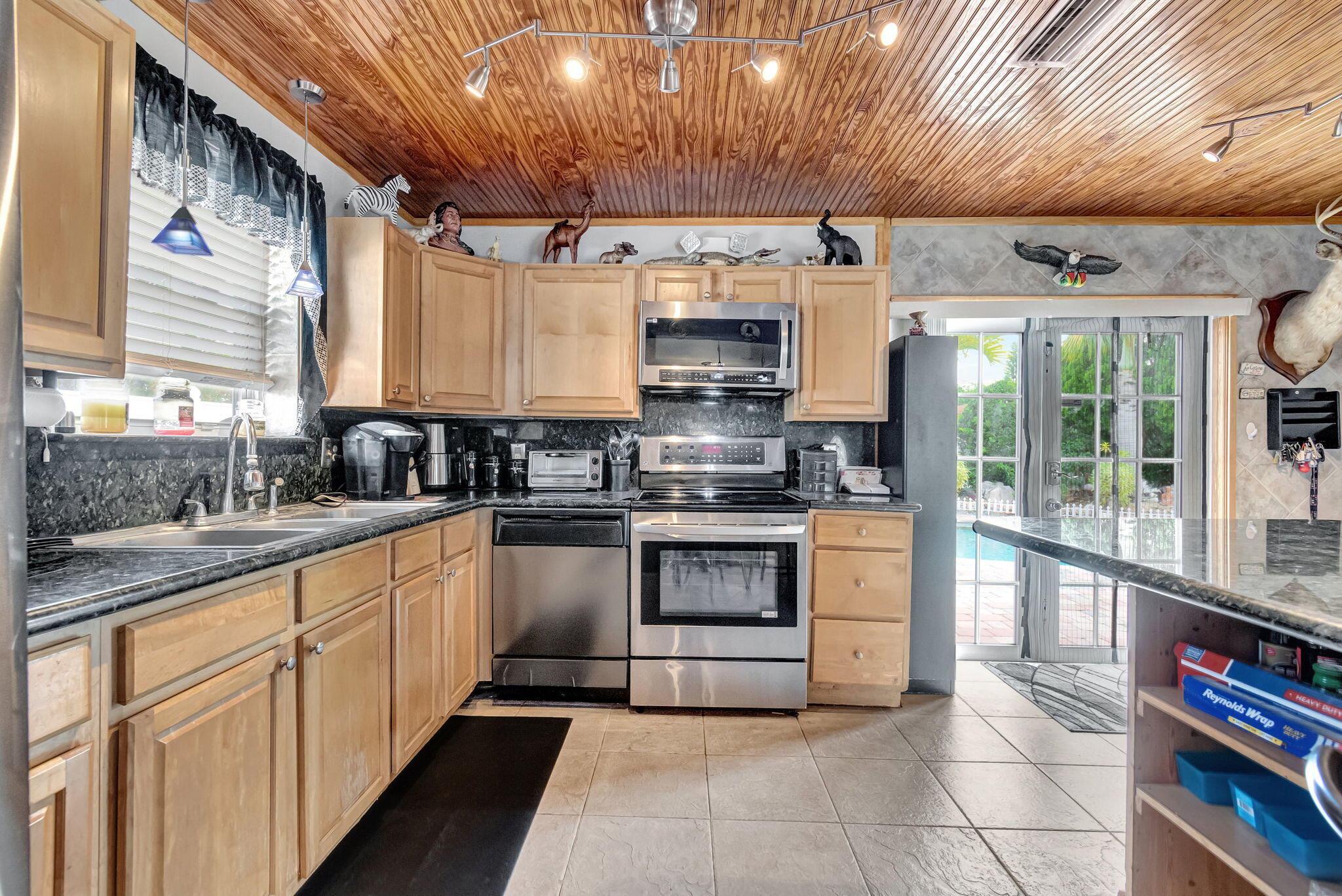 4557 Avalon Street Boca Raton, FL 33428 - Photo 15 of 47 18-web-or-mls-DSC_6356