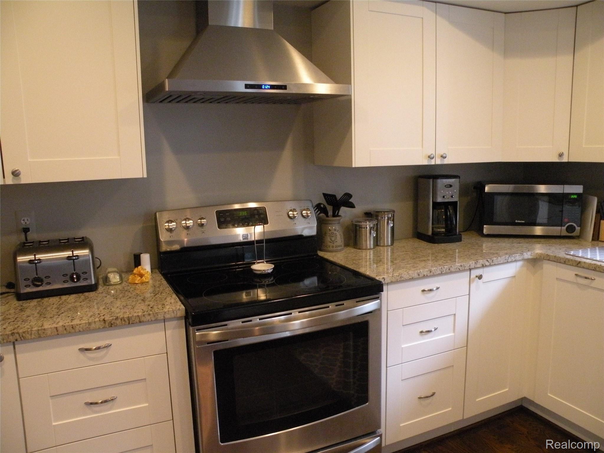6042 Atlas Road Grand Blanc, MI 48439 - Photo 5 of 43 DSCN9025.JPG